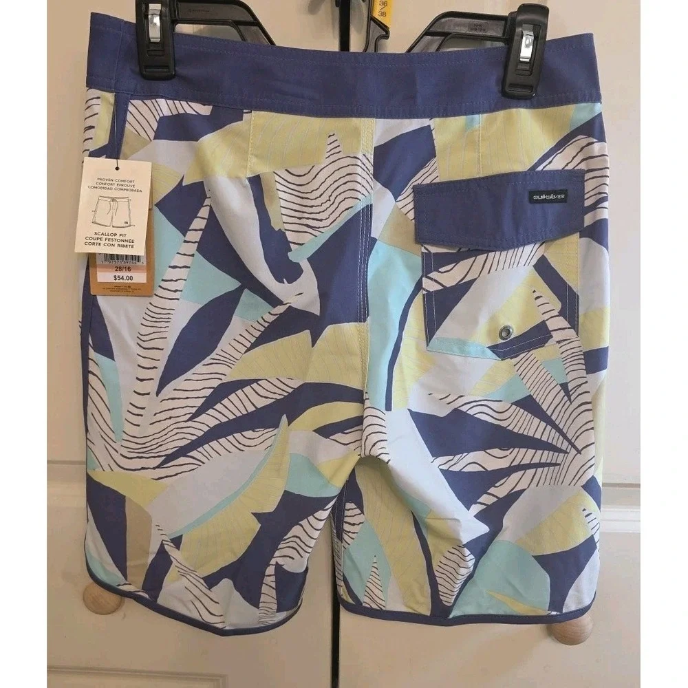 Quiksilver Boys Boardshorts‎ Size 16 Surf Swim Shorts Scallop Fit Blue